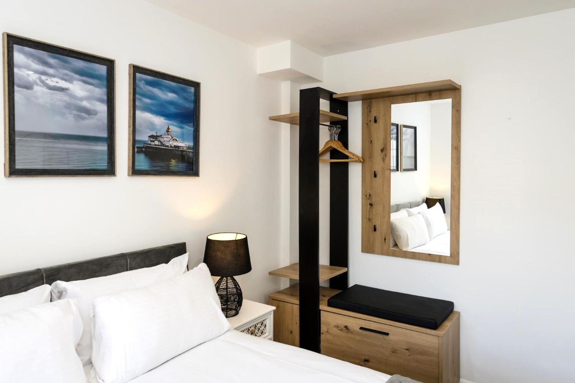 Pier View - Stylish Flat With Sea Views Apartman Eastbourne Kültér fotó