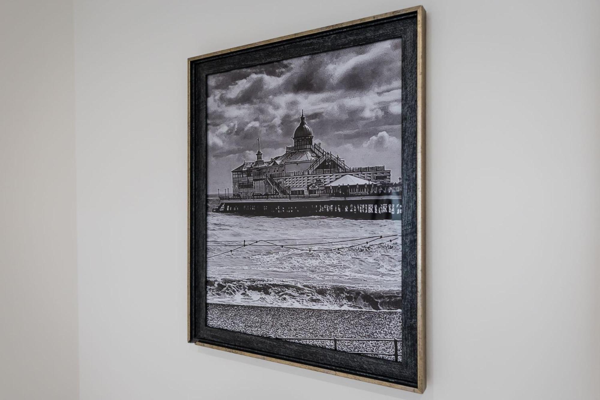 Pier View - Stylish Flat With Sea Views Apartman Eastbourne Kültér fotó