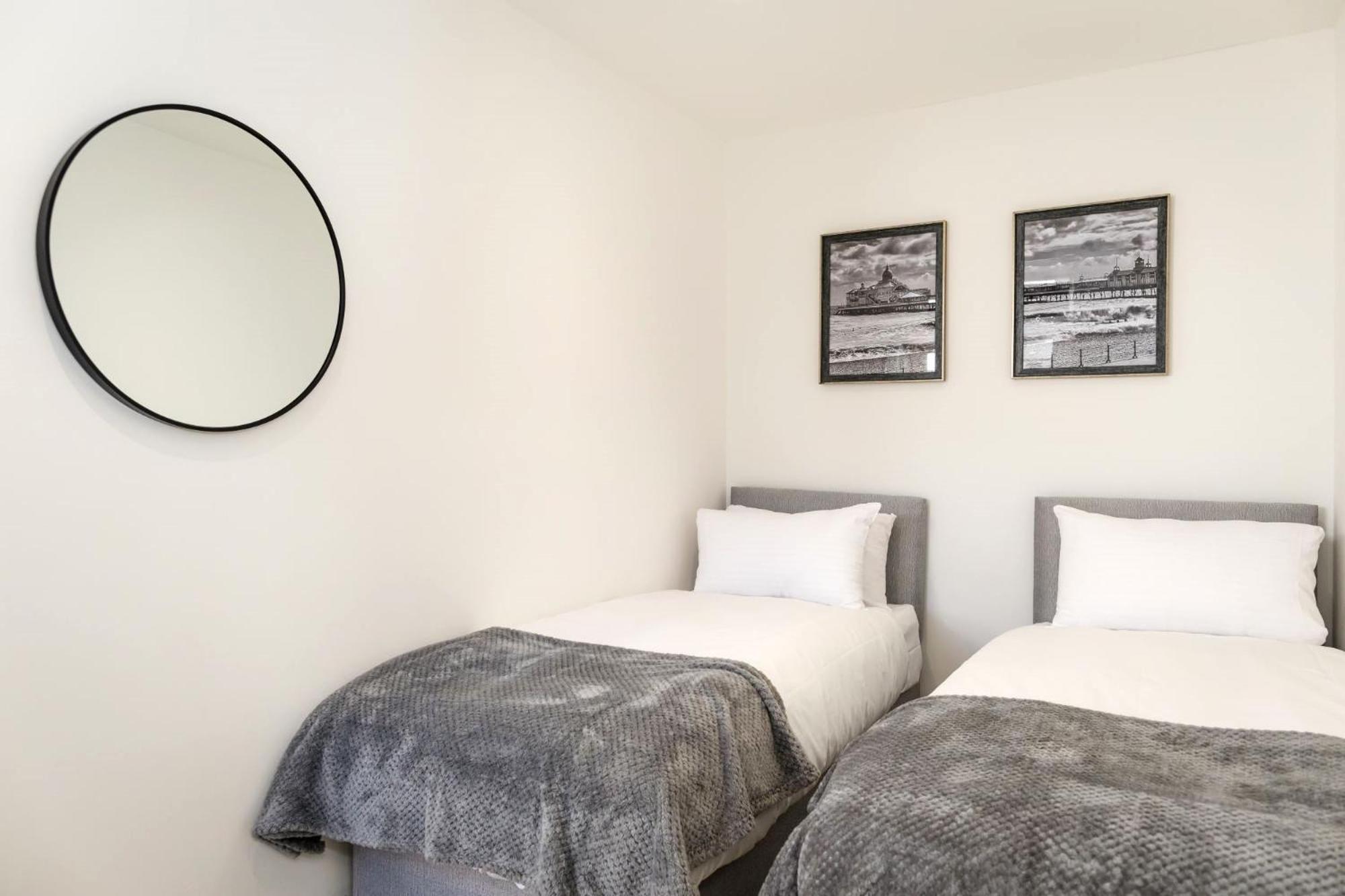 Pier View - Stylish Flat With Sea Views Apartman Eastbourne Kültér fotó