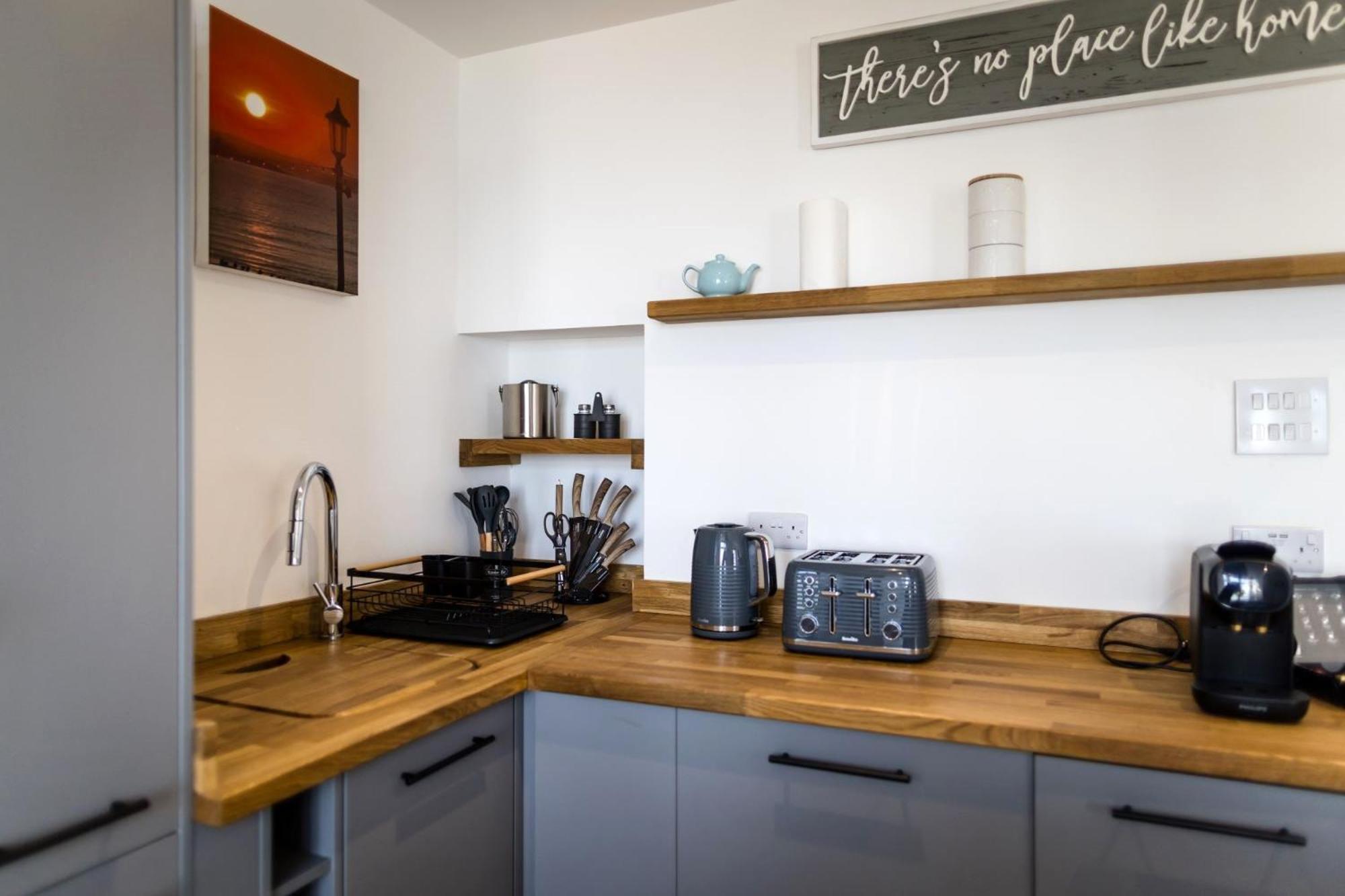 Pier View - Stylish Flat With Sea Views Apartman Eastbourne Kültér fotó
