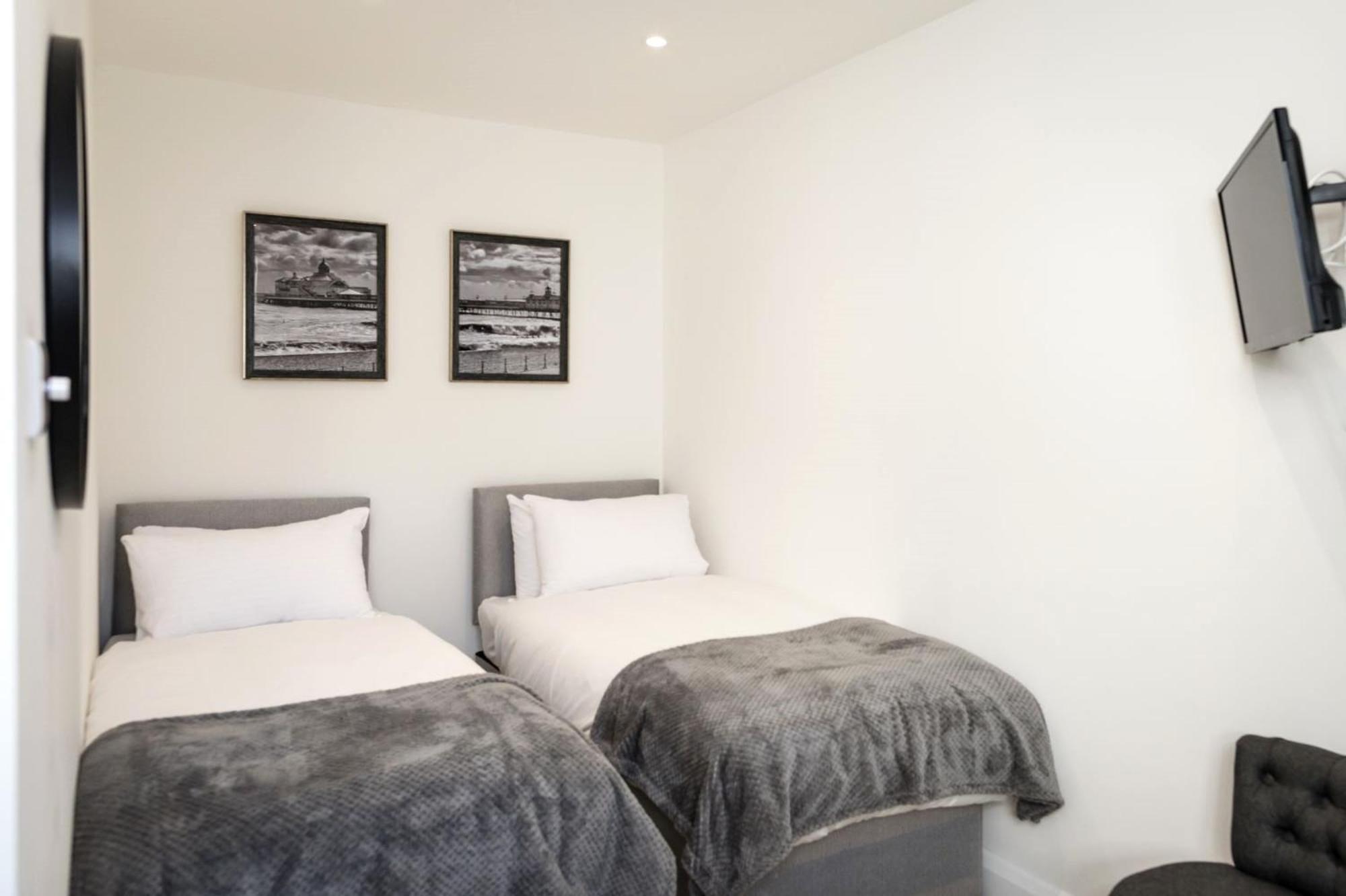 Pier View - Stylish Flat With Sea Views Apartman Eastbourne Kültér fotó