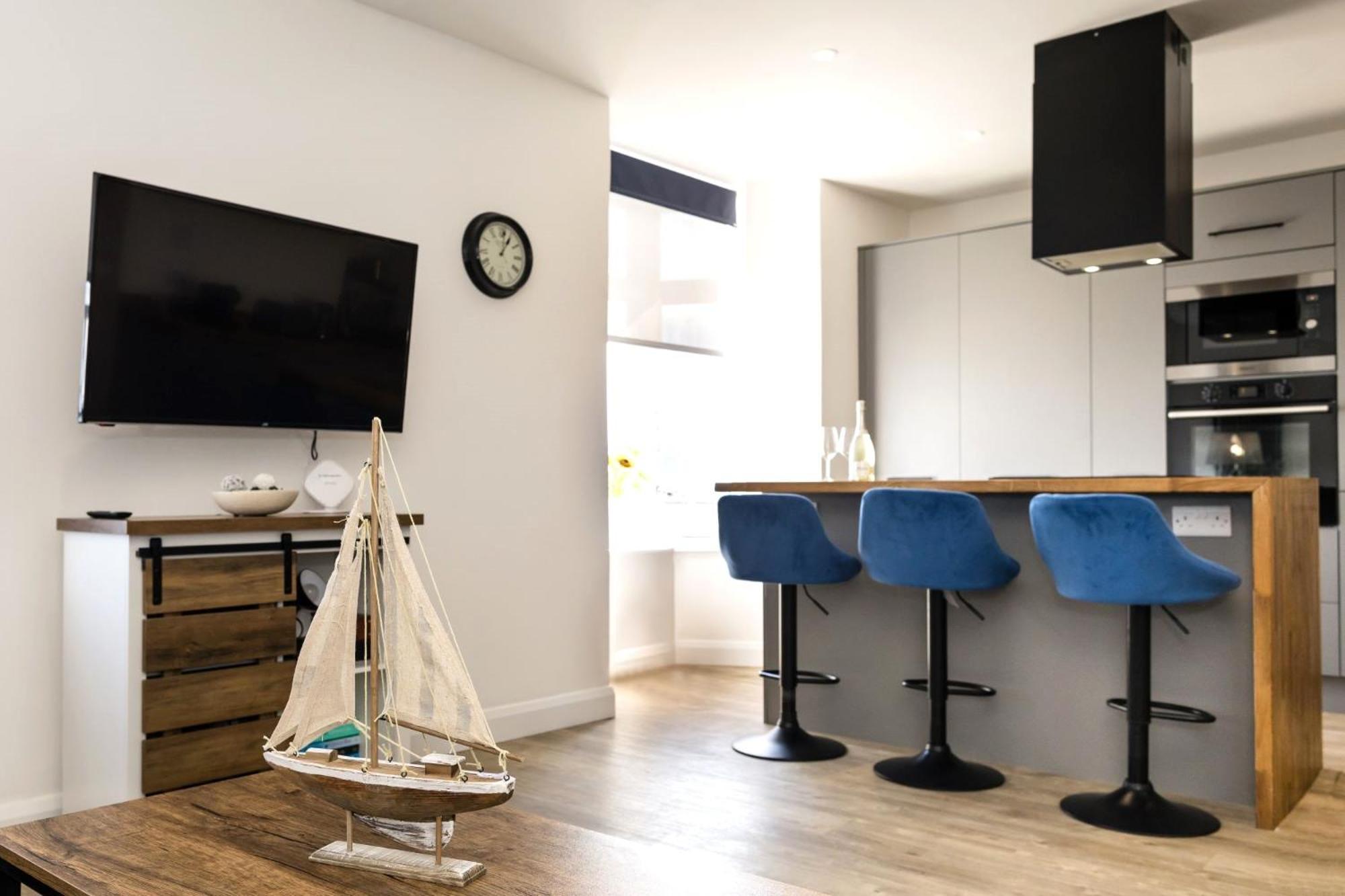 Pier View - Stylish Flat With Sea Views Apartman Eastbourne Kültér fotó
